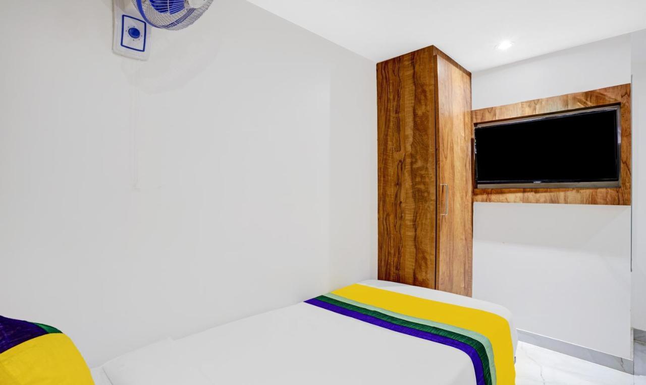 Itsy Hotels Heraa International Mumbai Exterior photo